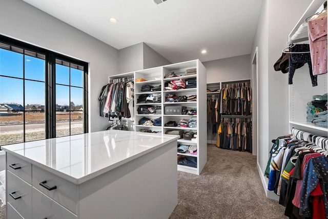 2011 LABYRINTH LANE, De Pere, WI 54115