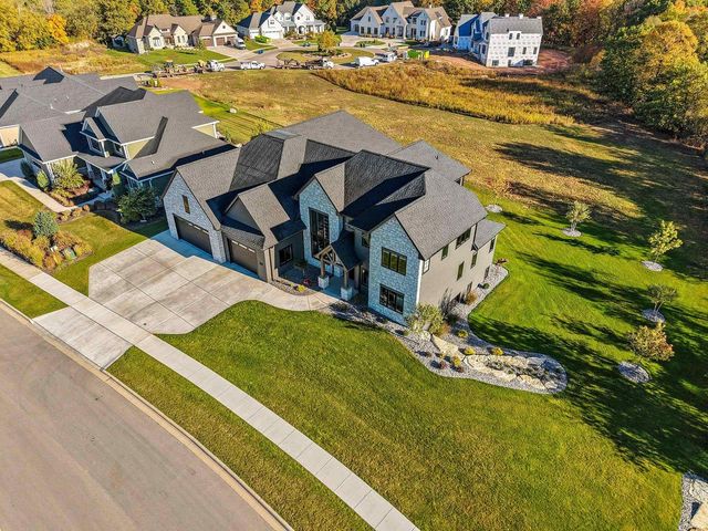 2011 LABYRINTH LANE, De Pere, WI 54115