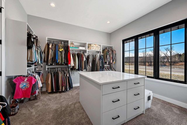 2011 LABYRINTH LANE, De Pere, WI 54115