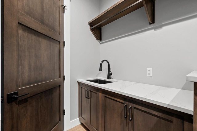 2011 LABYRINTH LANE, De Pere, WI 54115