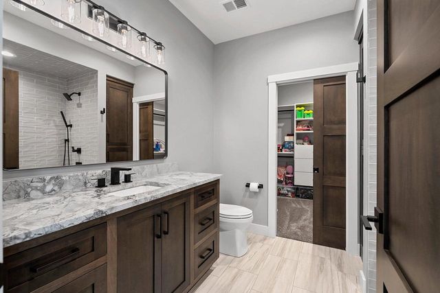 2011 LABYRINTH LANE, De Pere, WI 54115