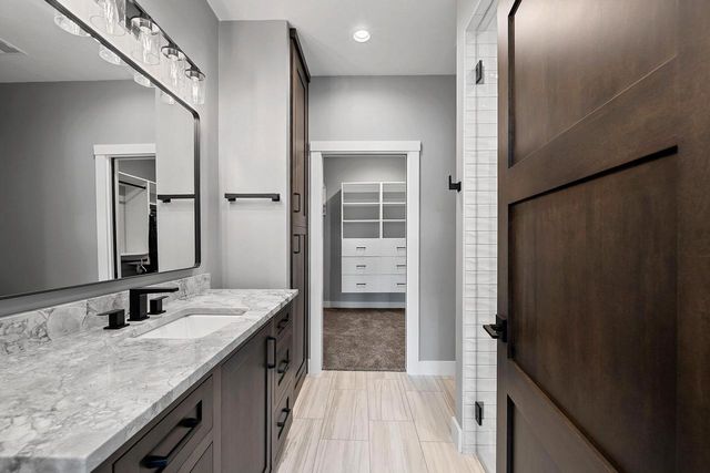 2011 LABYRINTH LANE, De Pere, WI 54115