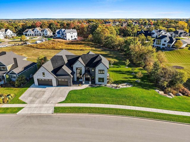 2011 LABYRINTH LANE, De Pere, WI 54115