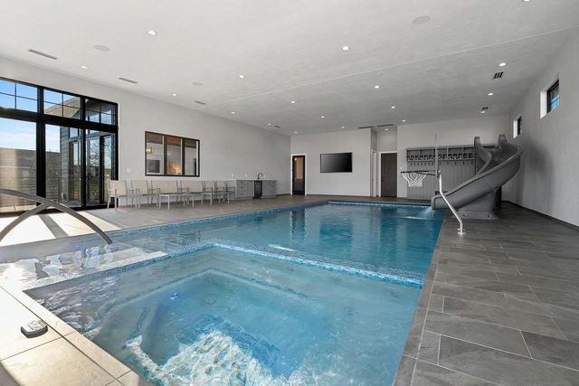 2011 LABYRINTH LANE, De Pere, WI 54115