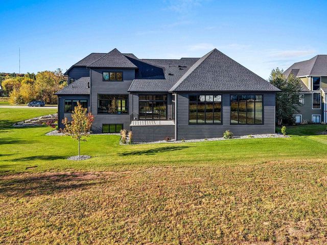 2011 LABYRINTH LANE, De Pere, WI 54115