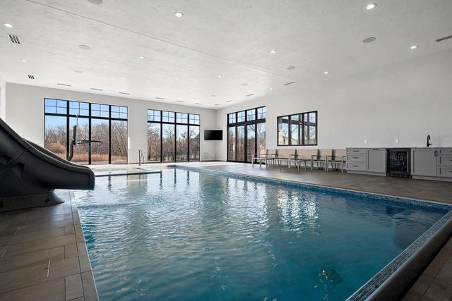 2011 LABYRINTH LANE, De Pere, WI 54115