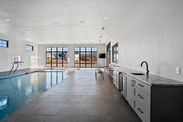 2011 LABYRINTH LANE, De Pere, WI 54115