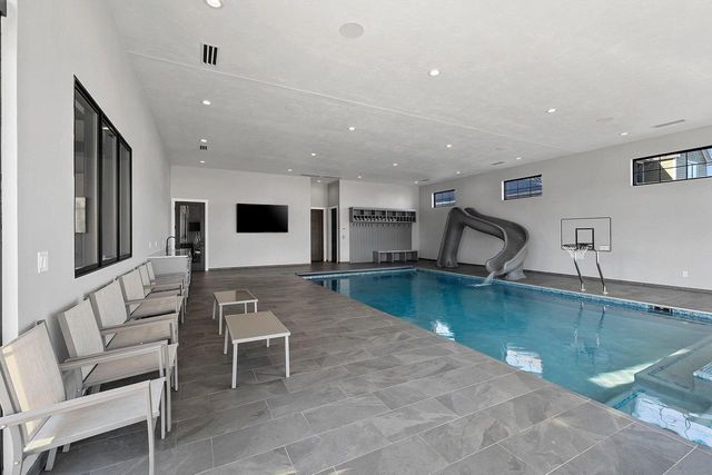 2011 LABYRINTH LANE, De Pere, WI 54115