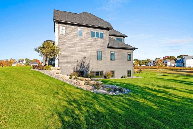 2011 LABYRINTH LANE, De Pere, WI 54115