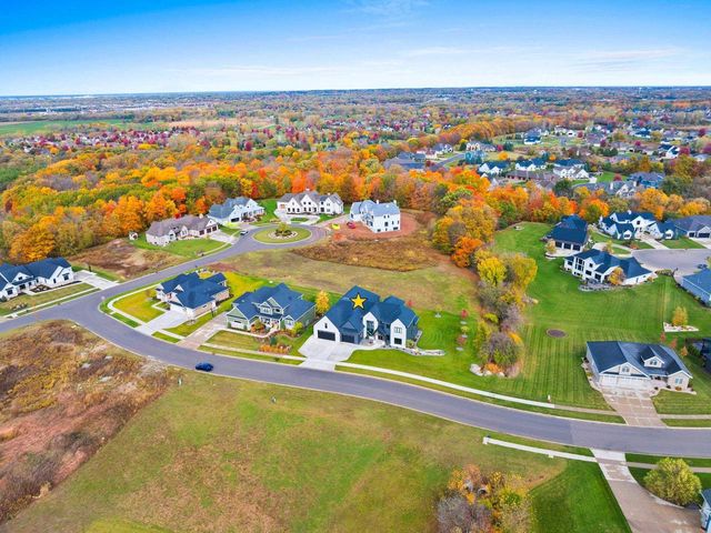 2011 LABYRINTH LANE, De Pere, WI 54115