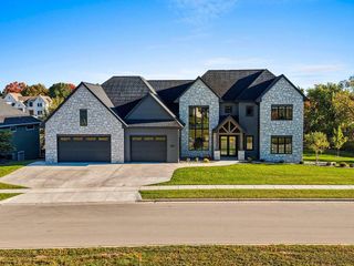 2011 LABYRINTH LANE, De Pere, WI 54115