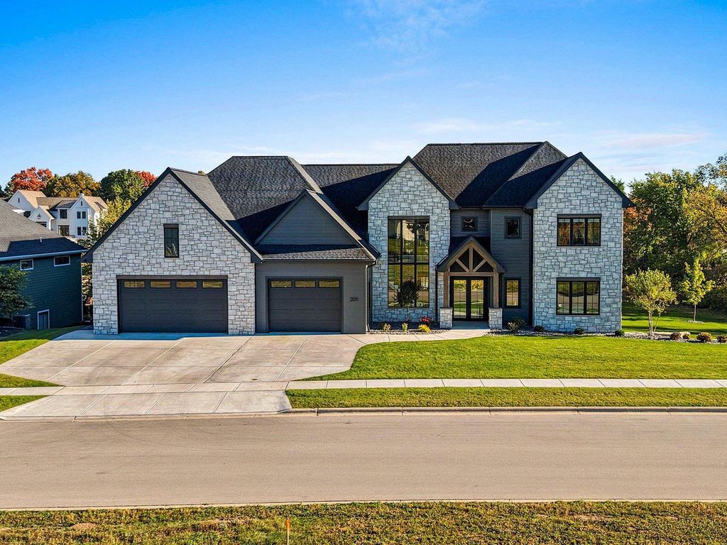 2011 LABYRINTH LANE, De Pere, WI 54115