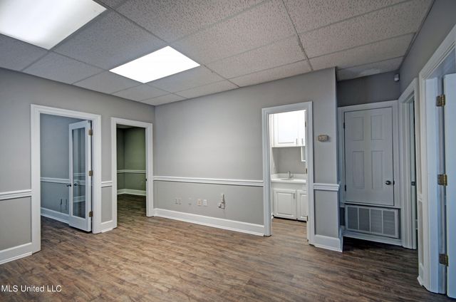 1500 Jacksonian Plaza, B, Jackson, MS 39211