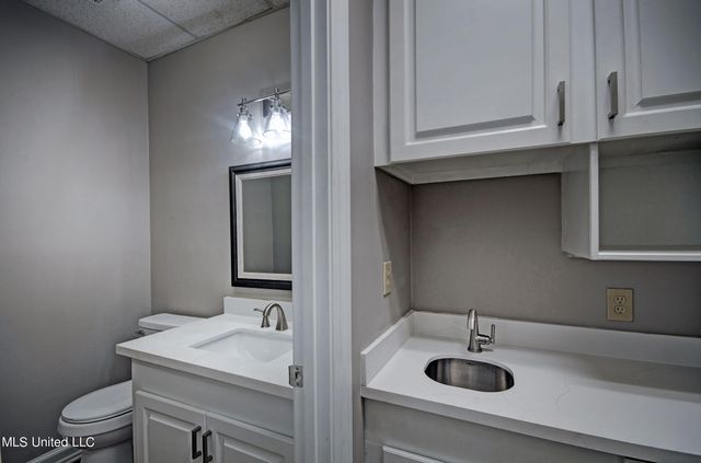 1500 Jacksonian Plaza, B, Jackson, MS 39211