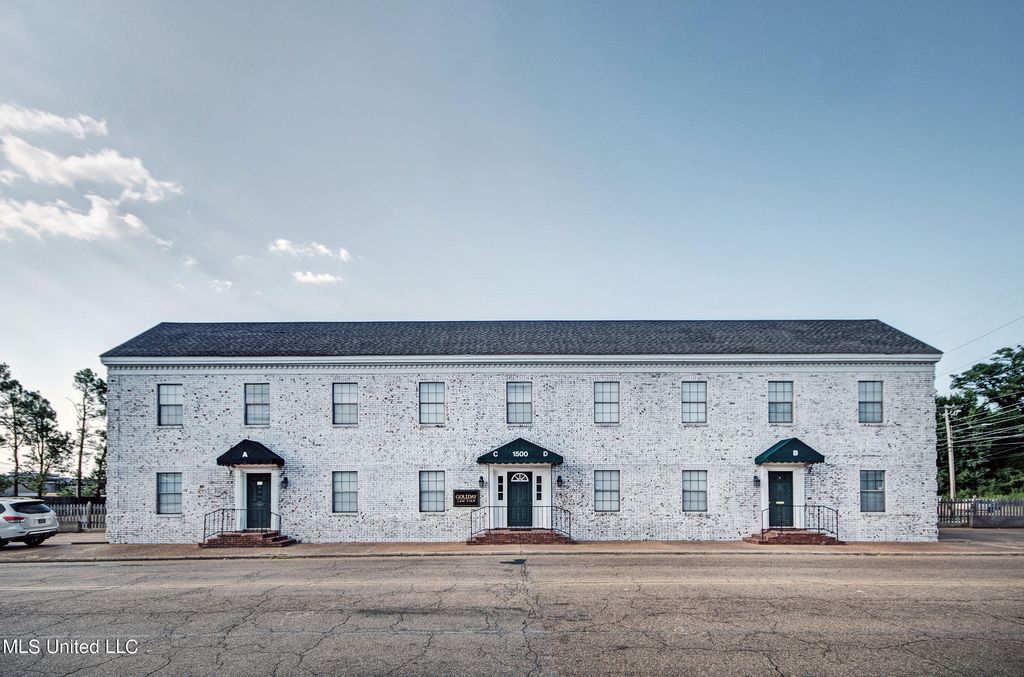 1500 Jacksonian Plaza, B, Jackson, MS 39211