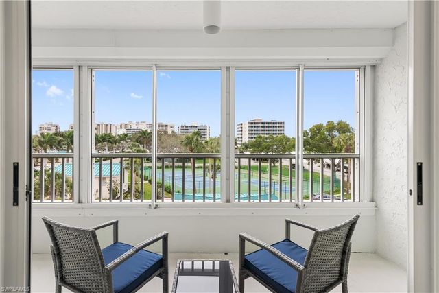 21 Bluebill Ave Apt 302, Naples, FL 34108