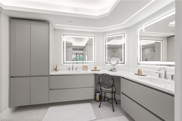 21 Bluebill Ave Apt 302, Naples, FL 34108