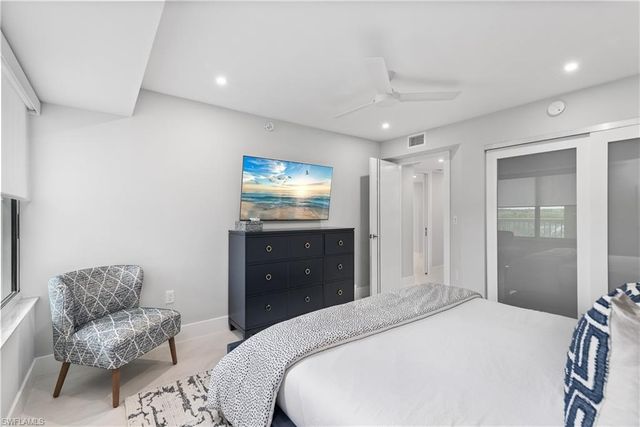 21 Bluebill Ave Apt 302, Naples, FL 34108