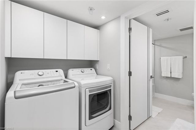 21 Bluebill Ave Apt 302, Naples, FL 34108