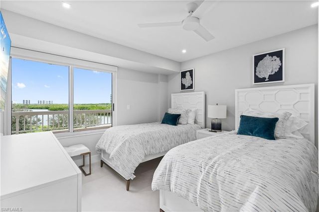 21 Bluebill Ave Apt 302, Naples, FL 34108