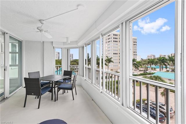 21 Bluebill Ave Apt 302, Naples, FL 34108