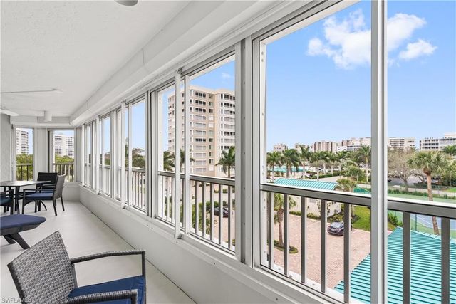 21 Bluebill Ave Apt 302, Naples, FL 34108