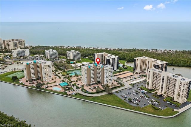 21 Bluebill Ave Apt 302, Naples, FL 34108