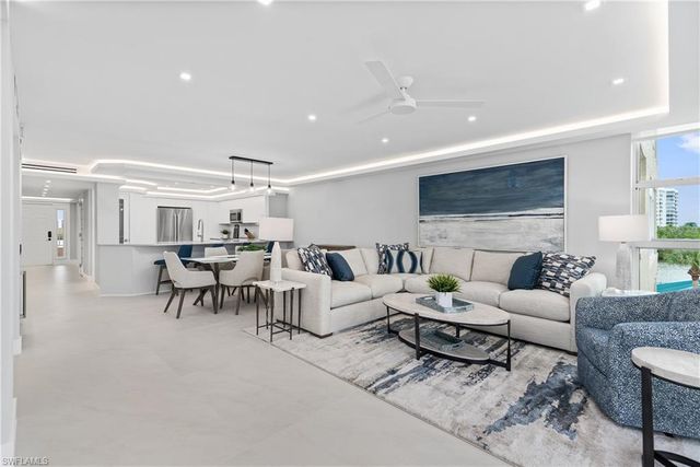 21 Bluebill Ave Apt 302, Naples, FL 34108