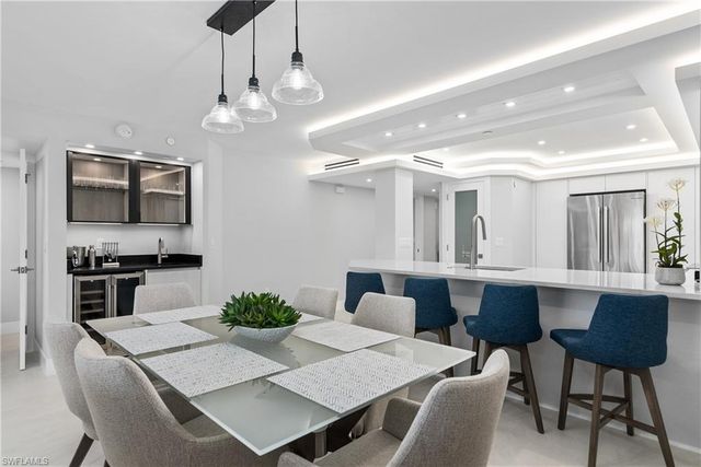 21 Bluebill Ave Apt 302, Naples, FL 34108