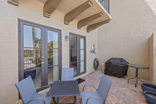 920 Via Villagio, Hypoluxo, FL 33462