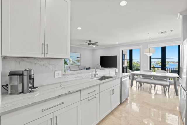 920 Via Villagio, Hypoluxo, FL 33462