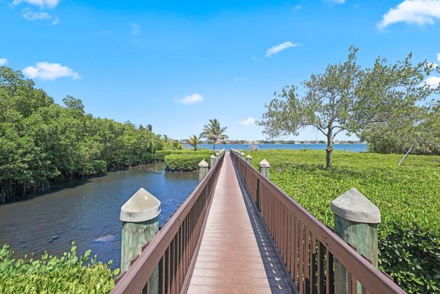 920 Via Villagio, Hypoluxo, FL 33462