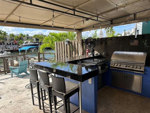 925 NE 26th Ave 925, Hallandale Beach, FL 33009