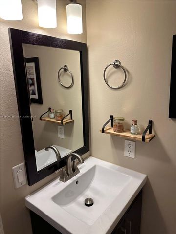 925 NE 26th Ave 925, Hallandale Beach, FL 33009