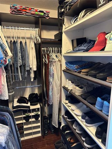 925 NE 26th Ave 925, Hallandale Beach, FL 33009