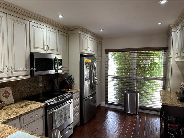 925 NE 26th Ave 925, Hallandale Beach, FL 33009