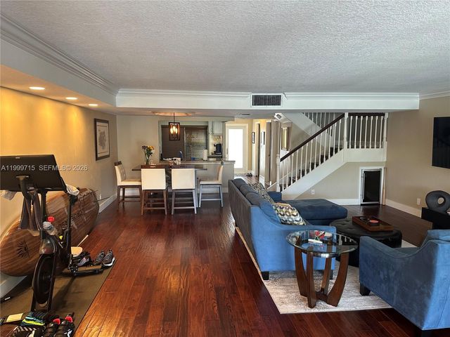 925 NE 26th Ave 925, Hallandale Beach, FL 33009