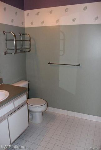 16632 Glenmoor Boulevard, Macomb, MI 48044