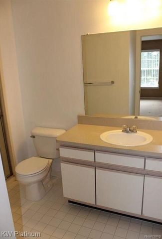 16632 Glenmoor Boulevard, Macomb, MI 48044