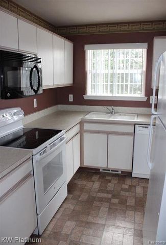 16632 Glenmoor Boulevard, Macomb, MI 48044