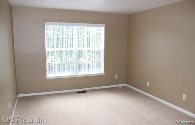 16632 Glenmoor Boulevard, Macomb, MI 48044