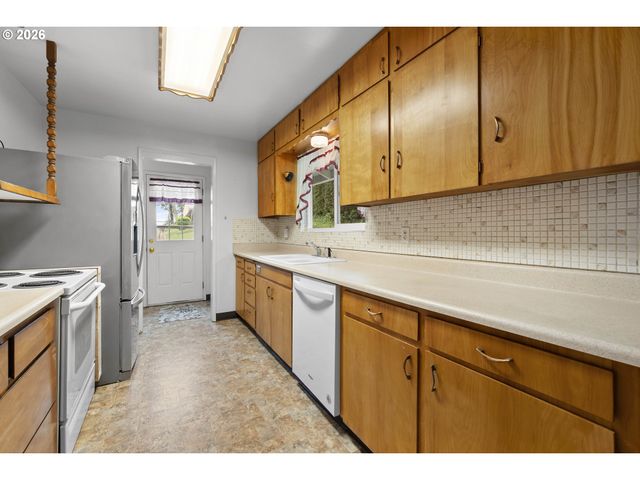 33300 TIDE CREEK Rd, Deer Island, OR 97054