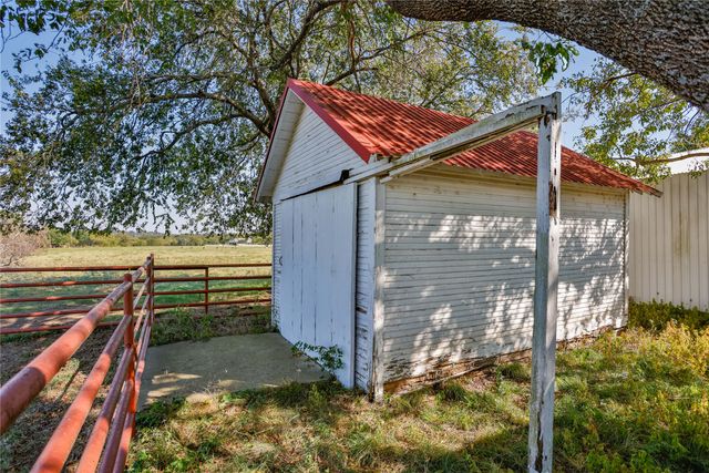 476 County Road 260, Gainesville, TX 76240