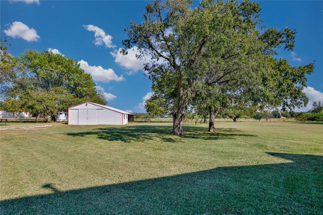 476 County Road 260, Gainesville, TX 76240