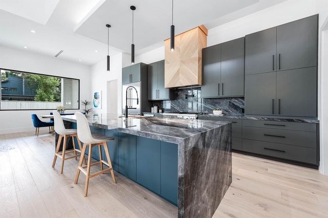 207 W 33rd Street, Houston, TX 77018