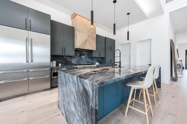 207 W 33rd Street, Houston, TX 77018