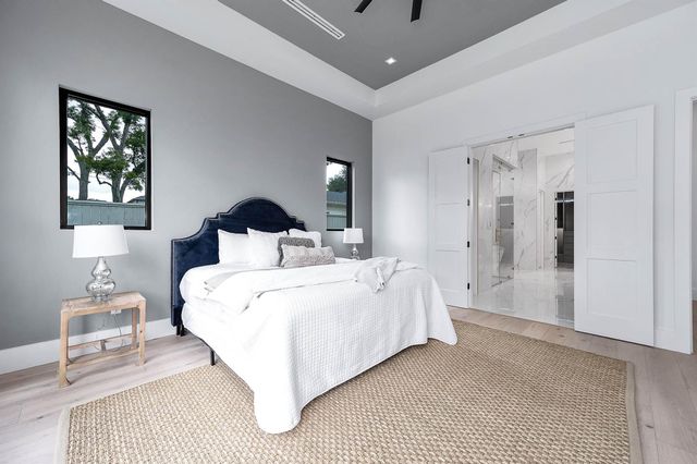 207 W 33rd Street, Houston, TX 77018