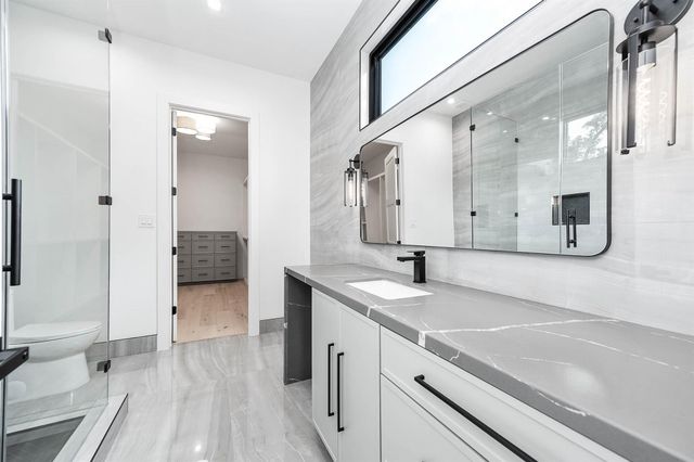 207 W 33rd Street, Houston, TX 77018