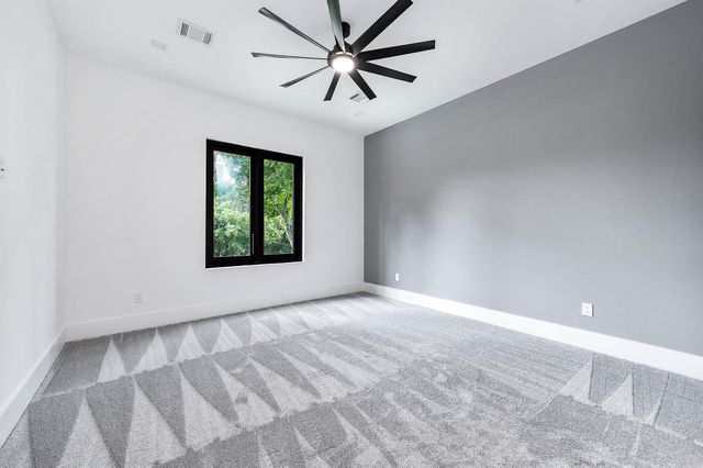 207 W 33rd Street, Houston, TX 77018