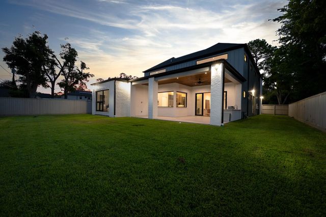 207 W 33rd Street, Houston, TX 77018